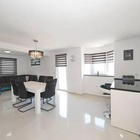 Modern House Giulia Villa *