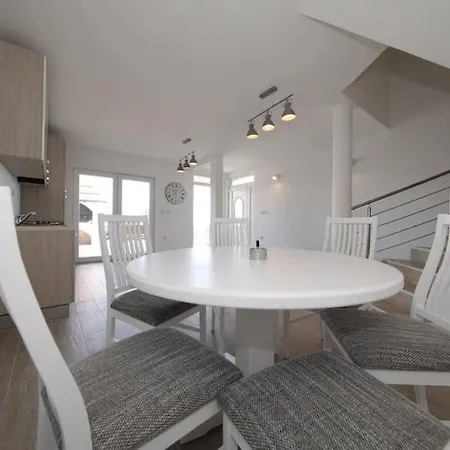 Modern House Giulia 别墅