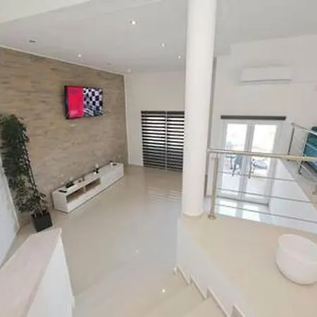 Modern House Giulia *